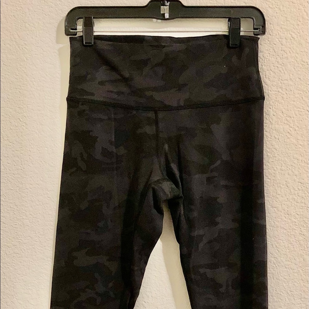 Lululemon Camo Dark Olive Multi leggings. Size 8 28” Tag Ca 35801 Rn 106259